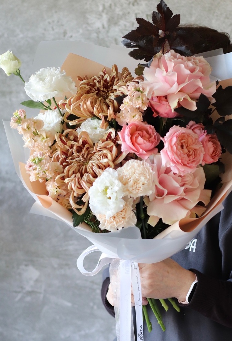 Букет с хризантемами "Светлая история" Букет с хризантемами "Светлая история"