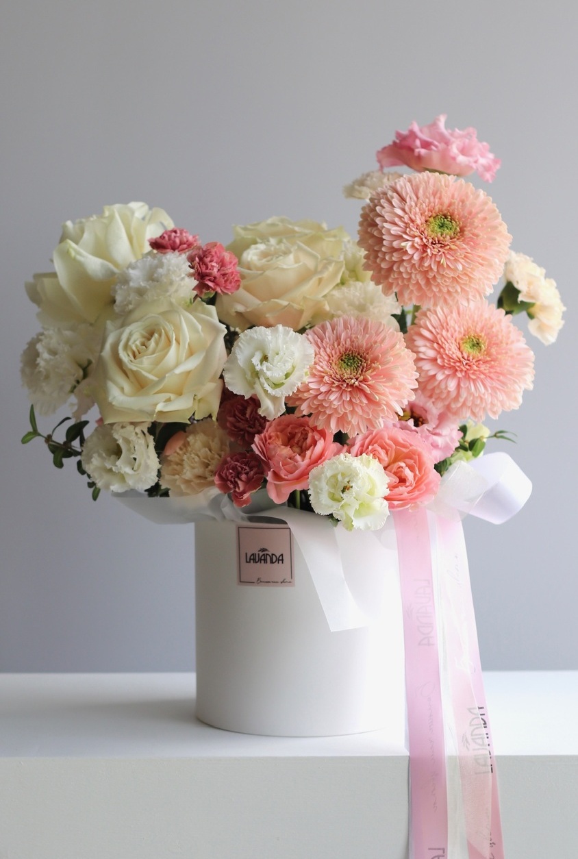 Композиция с махровыми герберами "Красотка"