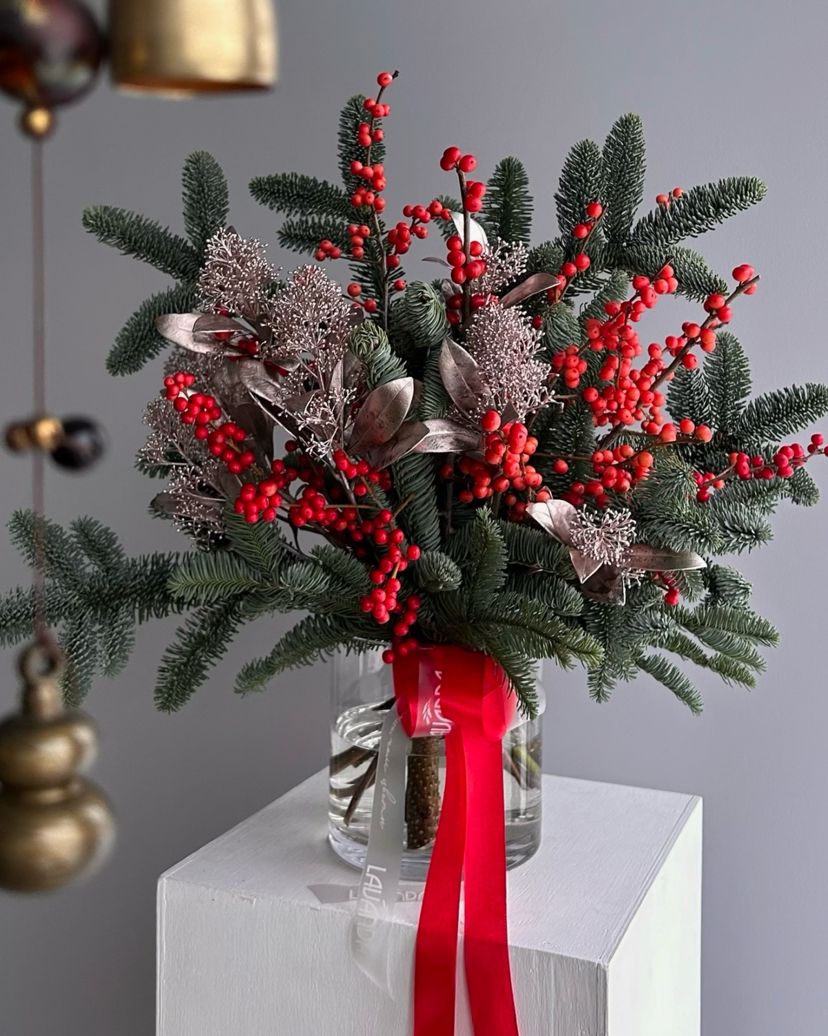 Букет из нобилиса с ягодами