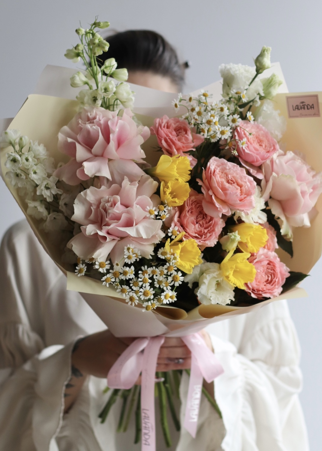 Букет с весенними цветами "Маргарита"