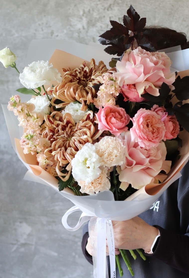 Букет с хризантемами "Светлая история"