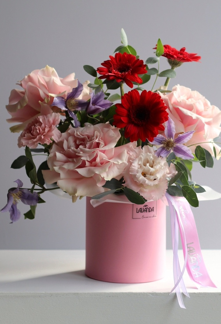 Контрастная композиция с герберами "Тайна в их глазах" Контрастная композиция с герберами "Тайна в их глазах"